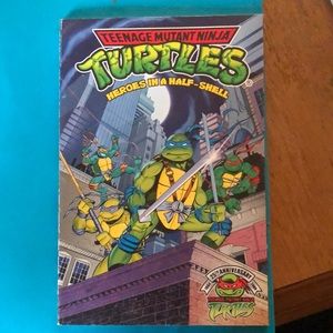 Teenage Mutant Ninja Turtles - Heroes in a half-shell Volume 1 2009 edition